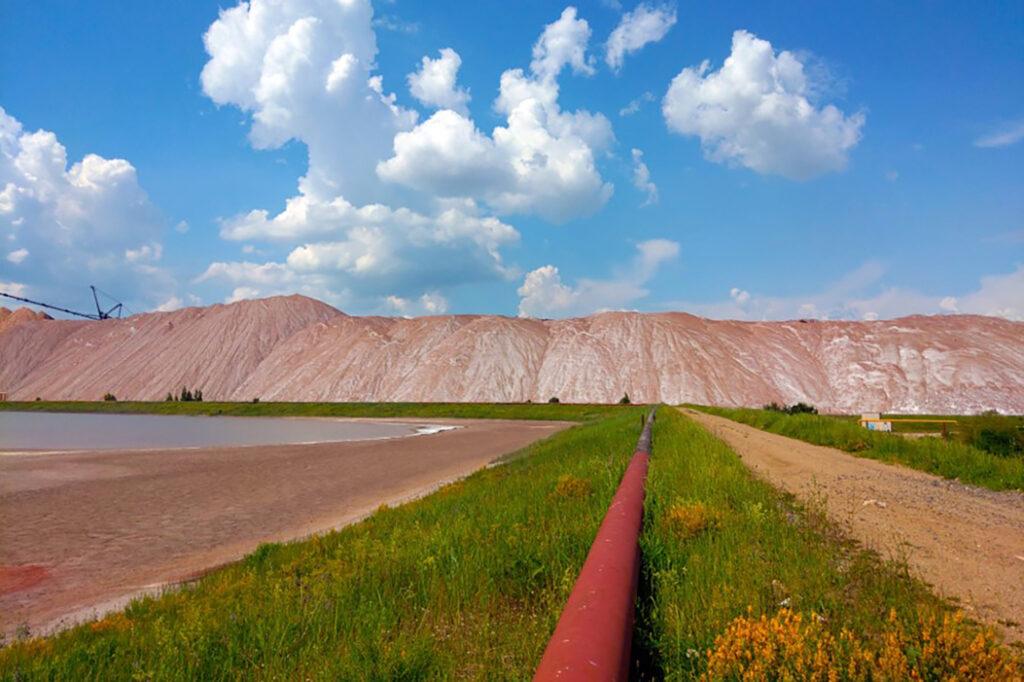 High-solids slurry pipeline transport optimized with FLOMIN™ RMA rheology modifier.