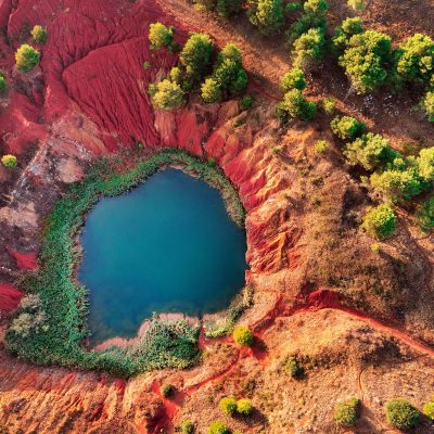 Alumina refinery site with bauxite residue and process water pond in Bayer process operations