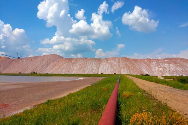 High-solids slurry pipeline transport optimized with FLOMIN™ RMA rheology modifier.