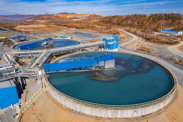 Mining clarifier basin used for rapid coagulation and water clarification with FLOQUAT™.