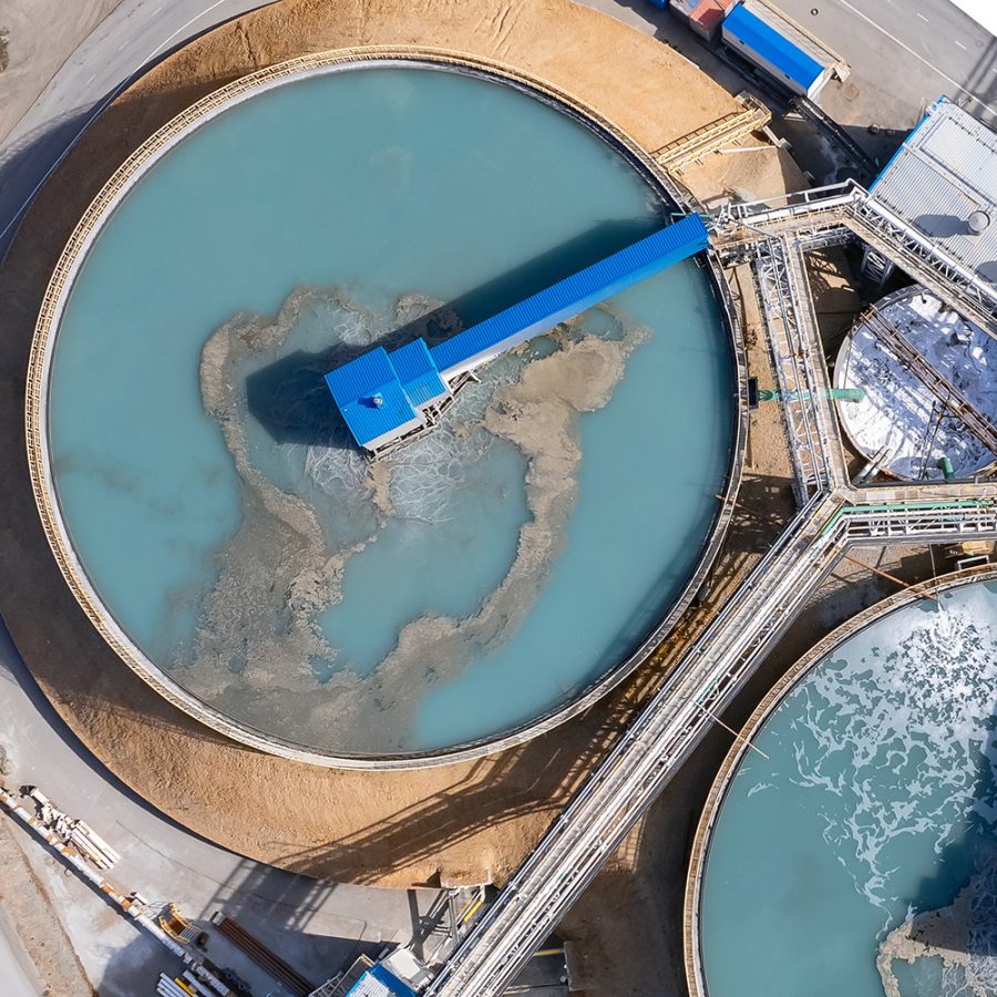 Mining thickener and clarification system for water recovery and sustainable tailings management.